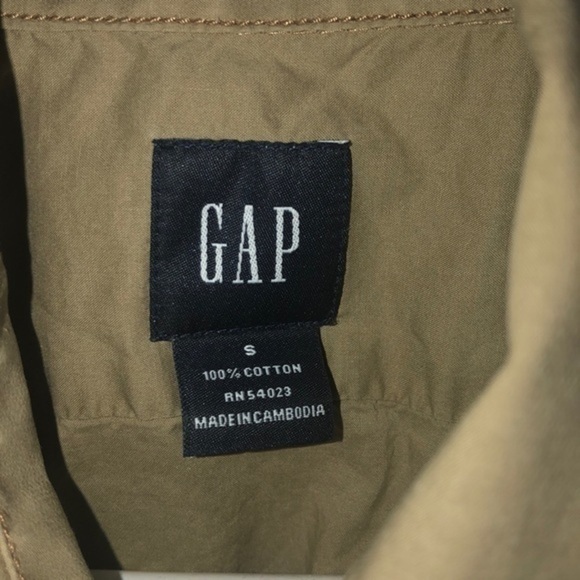 Gap fitted button down shirt size small - Picture 2 of 3